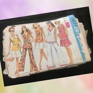 Vintage sewing pattern! Rare 1969 separates Blouse, Skirt & Bell-Bottoms.